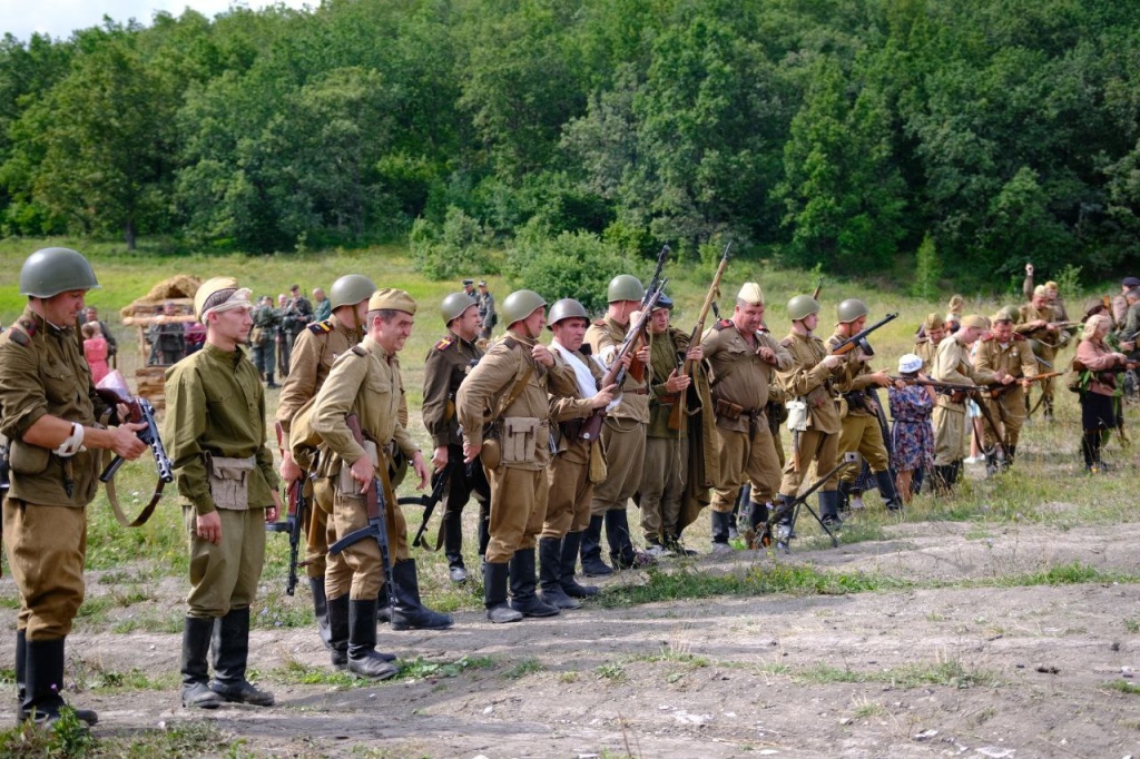 В Мордовии воссоздали эпизод битвы за Донбасс в 1943 году В Мордовии воссоздали эпизод битвы за Донбасс в 1943 году