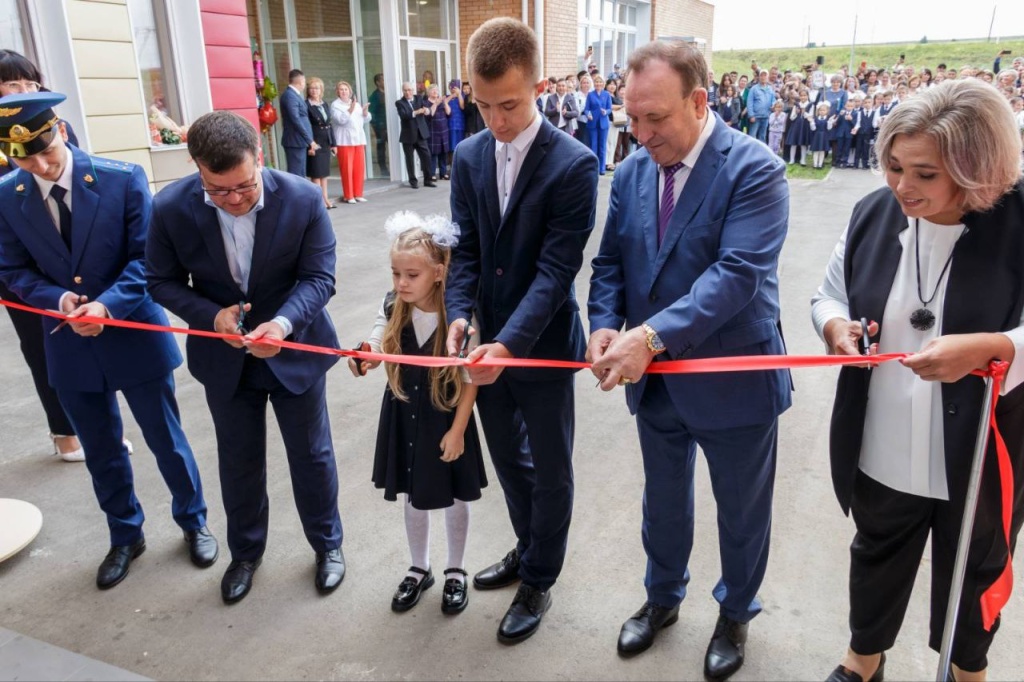 В День знаний в посёлке Дзержинск Иркутского района открылась новая школа