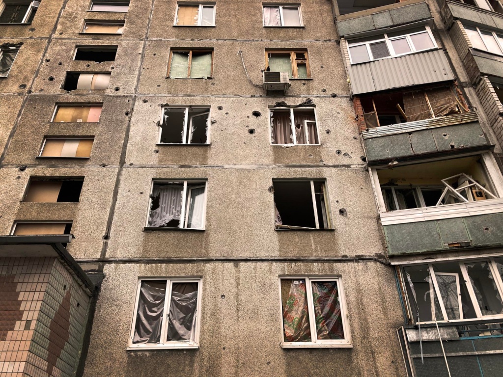 В Красноярске отец и сын продавали квартиры в аварийном доме, за что получили сроки