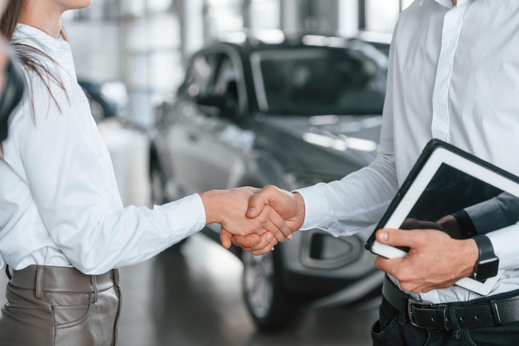 Мантуров: Автомобильный рынок России демонстрирует признаки восстановления