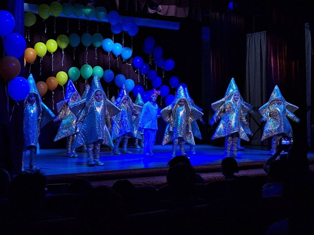 Ежегодный фестиваль детского творчества "Радуга талантов" объединил около 500 мальчишек и девчонок Иркутского района