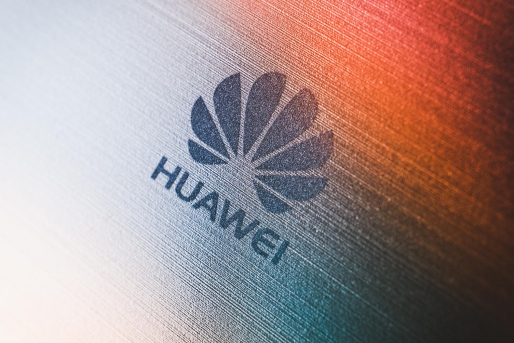 Huawei анонсировал старт продаж новых флагманских смартфонов в России Huawei анонсировал старт продаж новых флагманских смартфонов в России