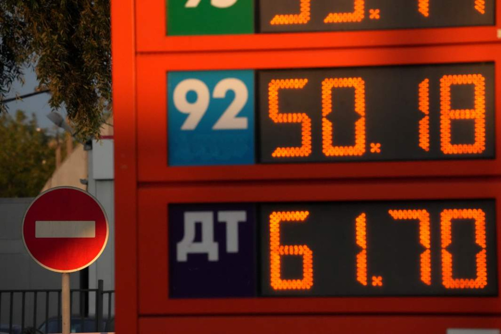 «Известия»: российские перевозчики просят ввести госрегулирование цен на дизель