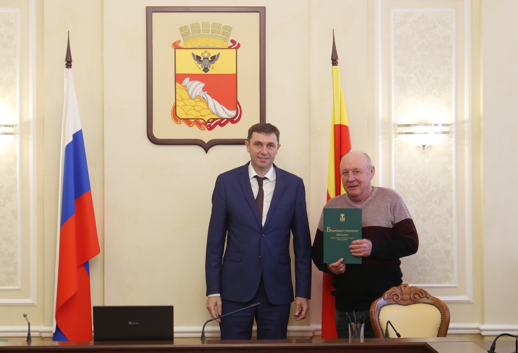 «Этот поступок заслуживает уважения»: мэр Воронежа поблагодарил коммунальщиков за помощь при тушении пожара