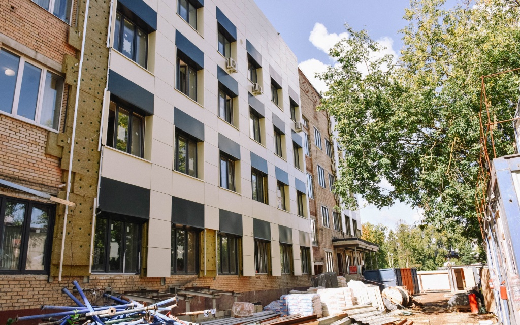 Председатель Совета депутатов Пушкинского и Уполномоченный главы округа проверили ход капитального ремонта в женской консультации в Ивантеевке