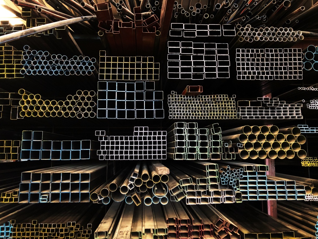 Трамп резко повысил пошлины на сталь и алюминий