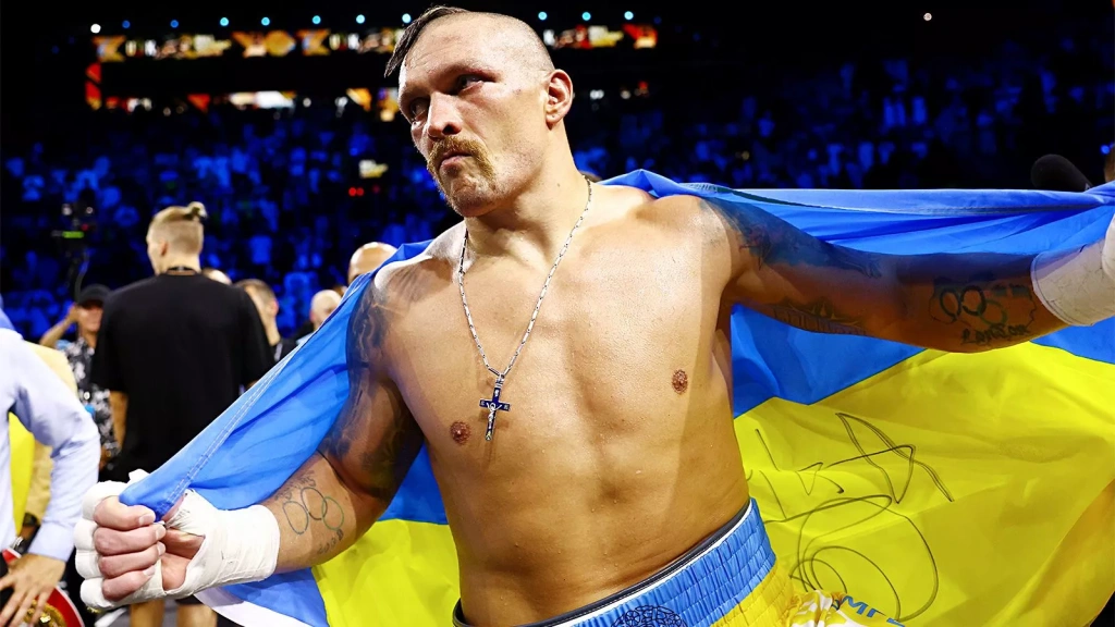 Боксер Александр Усик может сыграть в чемпионате Украины по футболу Боксер Александр Усик может сыграть в чемпионате Украины по футболу