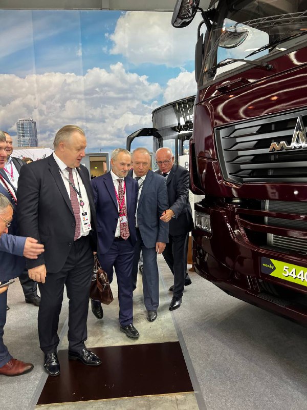 Беспроводные телевизоры и гибридные грузовики - Беларусь удивила посетителей выставки ИННОПРОМ в Екатеринбурге