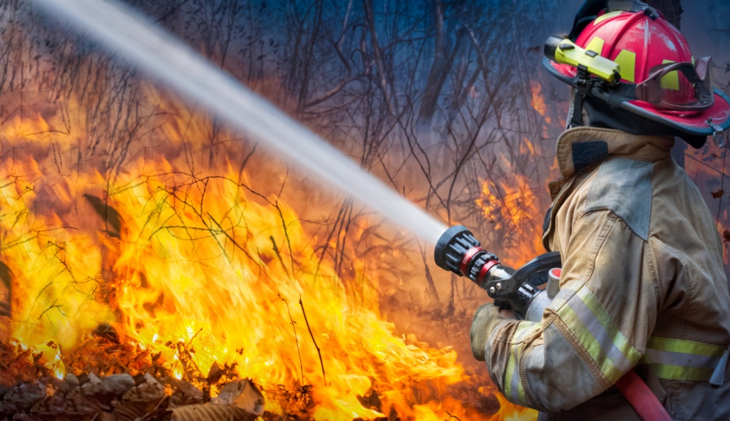 Сотрудники краснодарского МЧС предупреждают об угрозе возникновения пожаров
