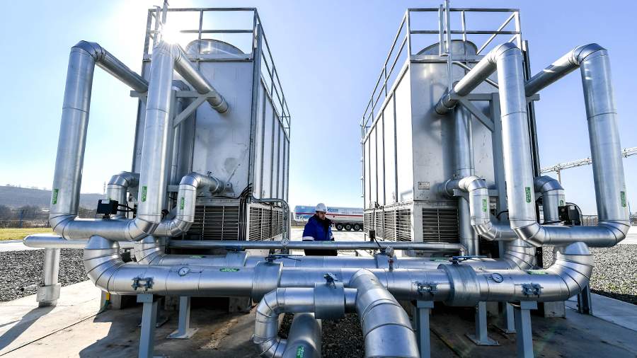 Суд решил, что завод «Газпрома» не получит с Юганскнефтегаза 4,6 млрд рублей Суд решил, что завод «Газпрома» не получит с Юганскнефтегаза 4,6 млрд рублей