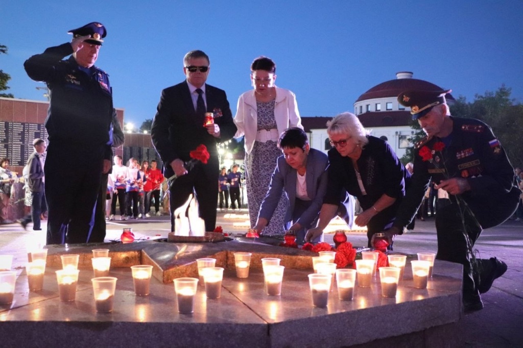 В Волоколамске в память о погибших в годы Великой Отечественной войны зажгли сотни свечей
