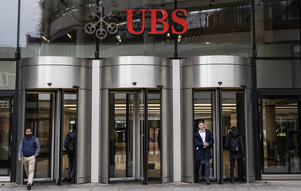 Швейцарский банк UBS решил отказаться от бренда обанкротившегося Credit Suisse