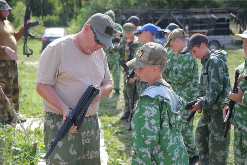 Глава Коломны Александр Гречищев побывал в детском лагере 