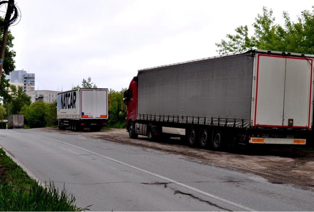 Депутаты ЗАКСа Новосибирской области обсудили правила парковки для большегрузов