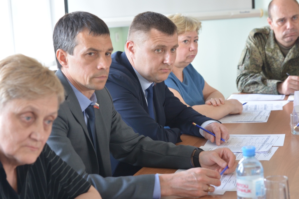Поддержка и внимание: Андрей Дьяченко провёл приём семей участников СВО в Левобережном районе