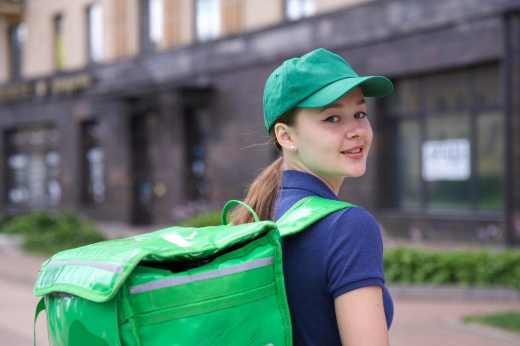 Иркутские школьники смогут работать курьерами и промоутерами на каникулах