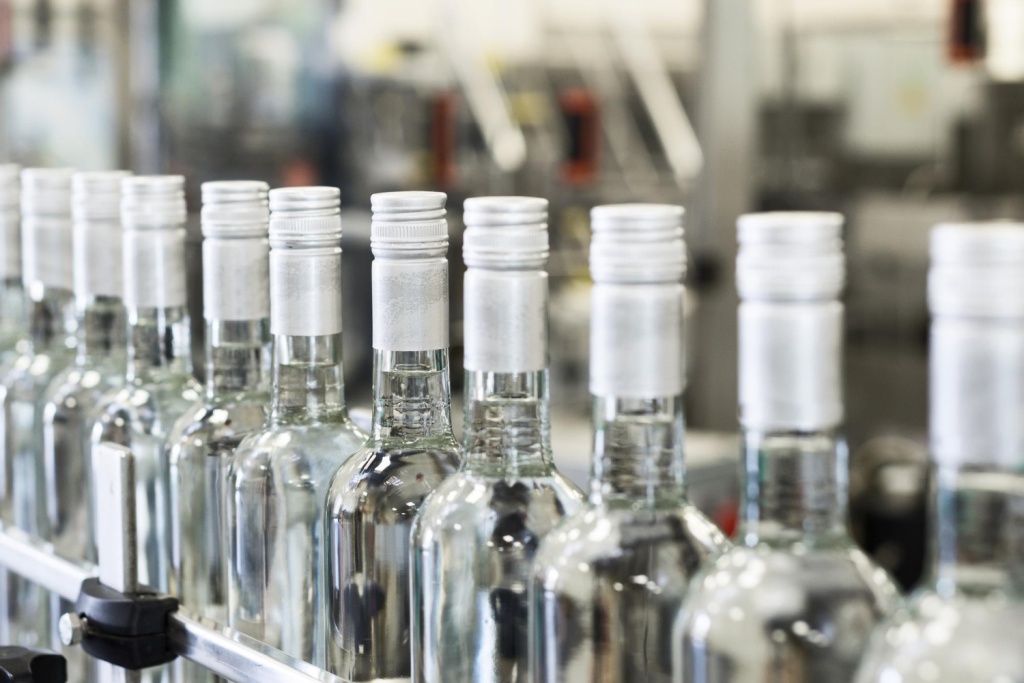 Импорт в РФ крепкого алкоголя и вина по итогам 2023 года вырос на 7%