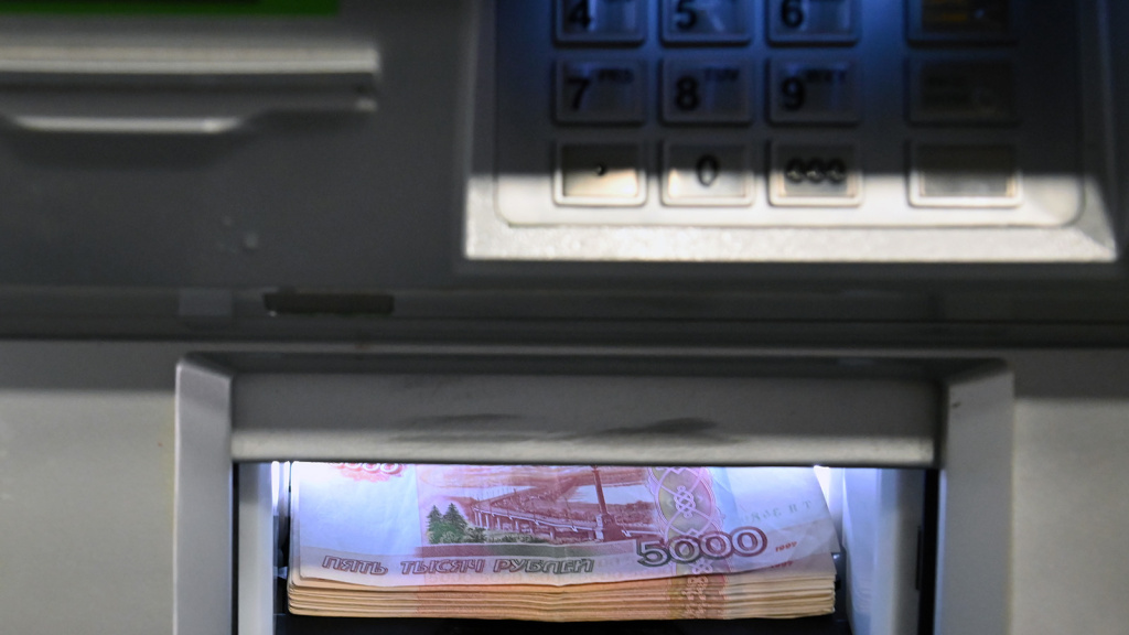 ЦБ сообщил о рекордном объеме наличных денег в кассах и банкоматах