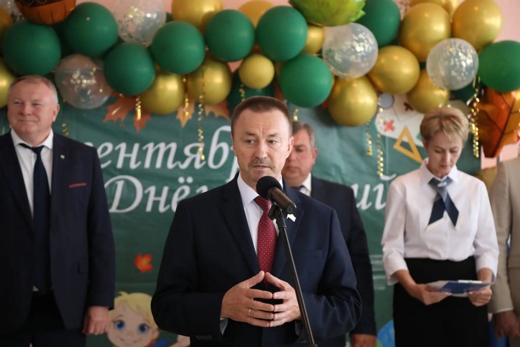 Комплексный подход: Юрий Матузов оценил развитие школ и соцобъектов в Новохопёрском и Бутурлиновском районах