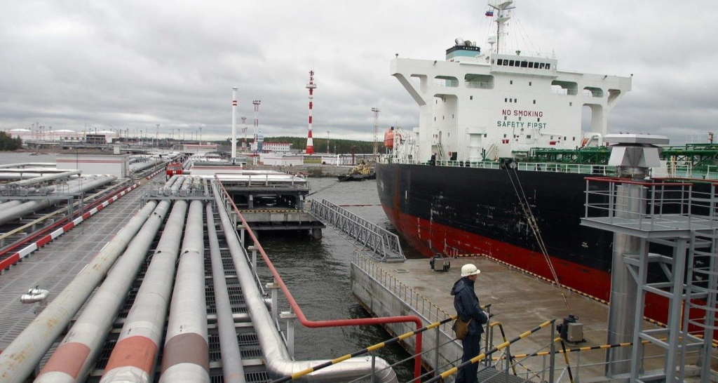 Потолок цен на российскую нефть, поставляемую морем, могут снизить 
