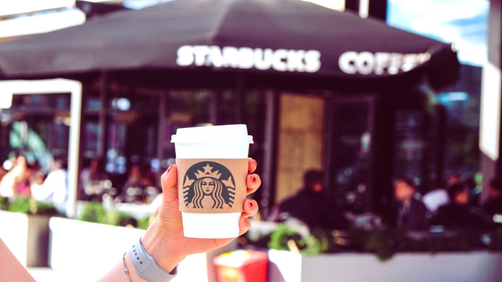 Starbucks начинает процесс реорганизации бизнеса в Китае Starbucks начинает процесс реорганизации бизнеса в Китае