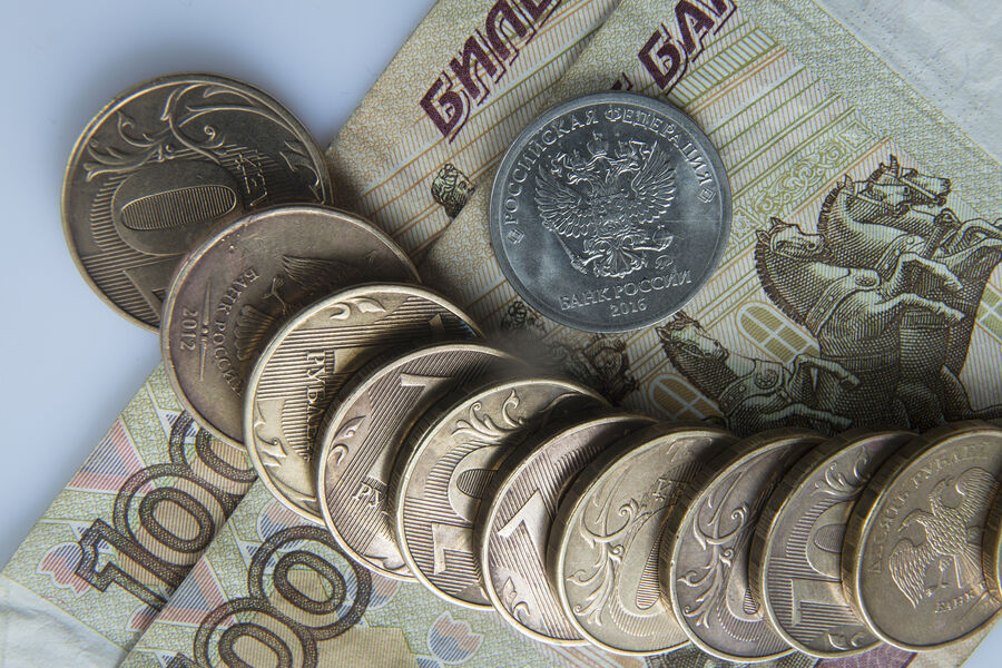 Рубль резко ослаб к мировым валютам