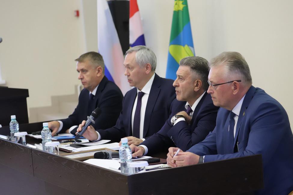 Депутаты Заксобрания Новосибирской области провели выездное заседание по вопросам благоустройства