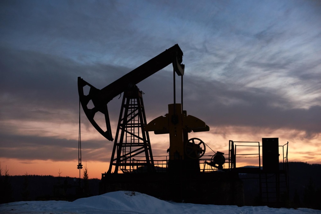 Цена российской нефти в декабре упала до 64,23 доллара за баррель