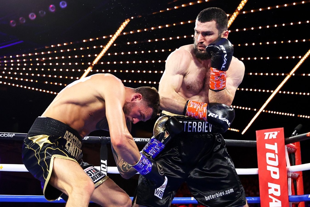 Бивол заявил об уверенности в победе над Бетербиевым