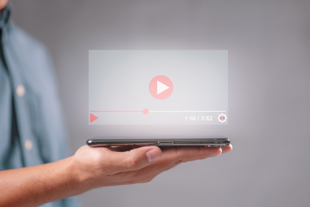 Минцифры: половина пользователей YouTube перешла на отечественные видео-платформы Минцифры: половина пользователей YouTube перешла на отечественные видео-платформы