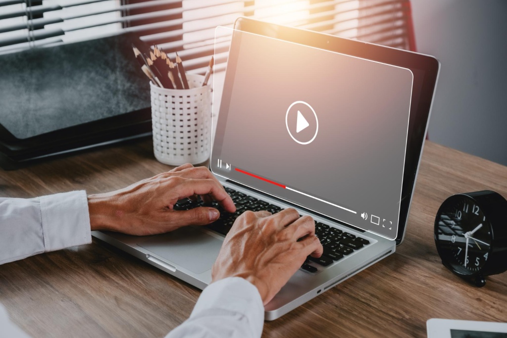 VK выделит 100 миллионов рублей на гранты блогерам для конкуренции с YouTube VK выделит 100 миллионов рублей на гранты блогерам для конкуренции с YouTube