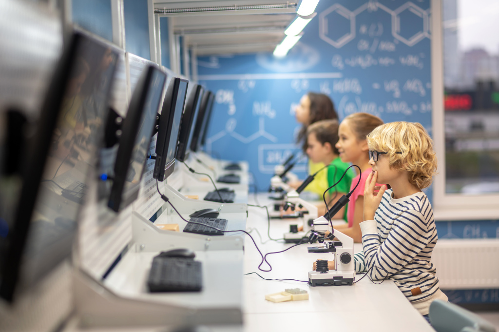 Цифровые технологии в школах Югры помогают ученикам определиться с профессией