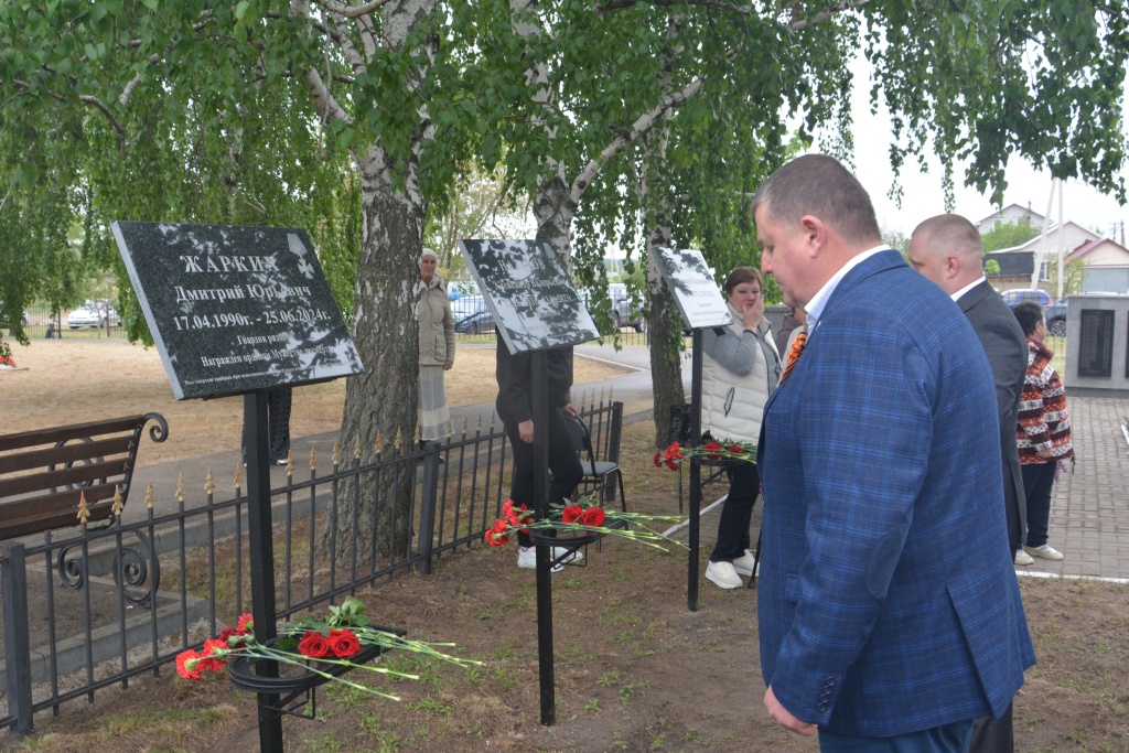 В Воронеже при поддержке депутата гордумы обновили воинские захоронения в микрорайоне Малышево В Воронеже при поддержке депутата гордумы обновили воинские захоронения в микрорайоне Малышево