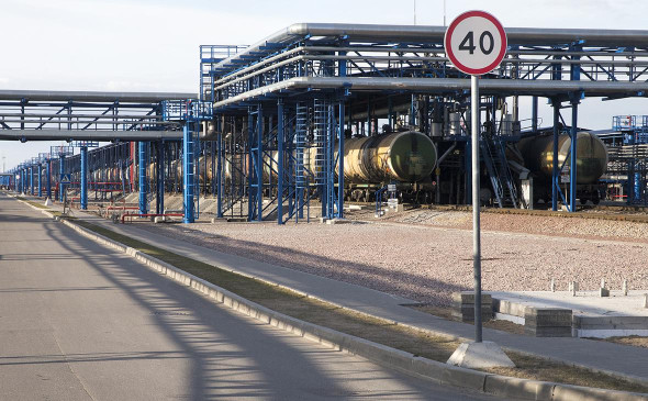 Bloomberg.. в ЕС ускорили введение ценового потолка на нефть из России. Bloomberg.. в ЕС ускорили введение ценового потолка на нефть из России.