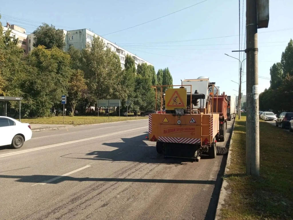 Комбинаты благоустройства Воронежа продолжают работу в круглосуточном режиме: в октябре в городе пройдёт осенний месячник и общегородской субботник