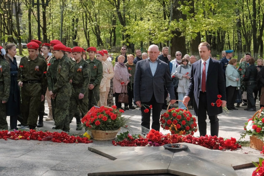 В Красногорске в память о погибших бойцах в зоне СВО высадили саженцы и установили мемориальные таблички