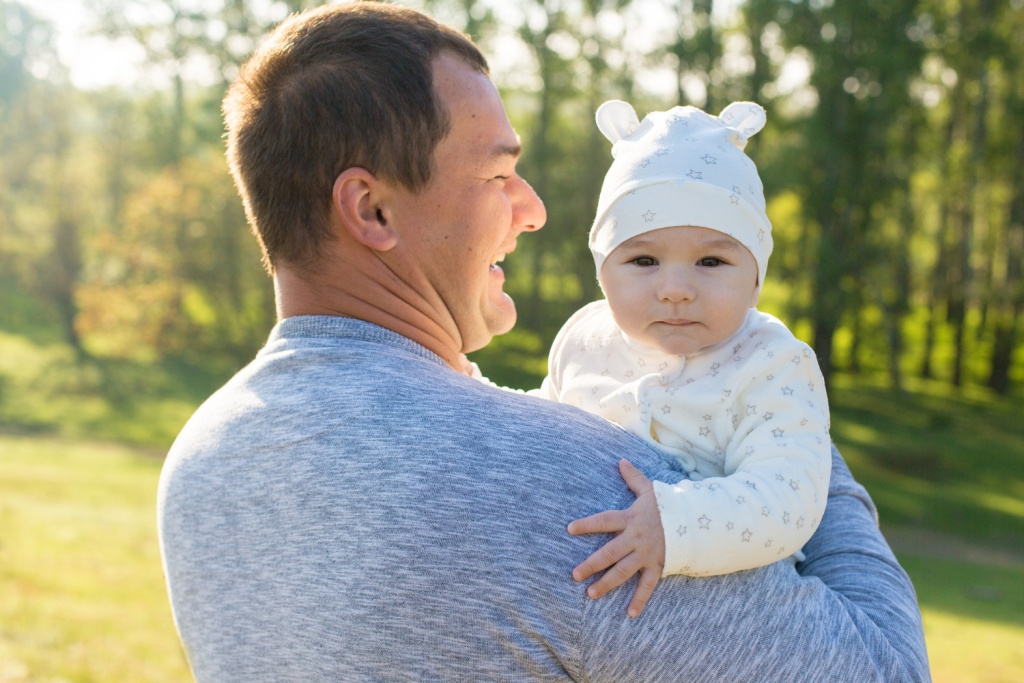 Число отцов в декрете растёт: доля увеличилась до 32%