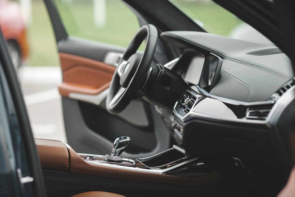 Автомобильные дилеры массово покидают рынок России Автомобильные дилеры массово покидают рынок России