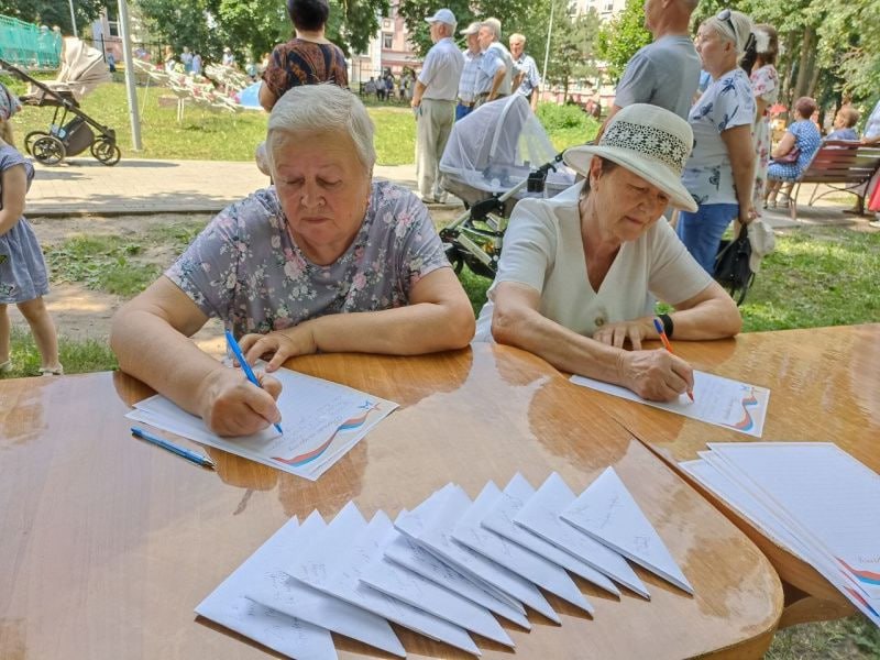 Жители Инсара Мордовии приняли участие во Всероссийской акции «Письмо солдату»