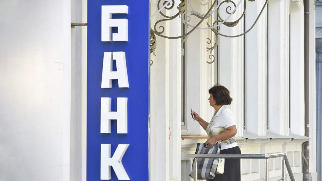 Лишь два банка из числа системно значимых В РФ открывают накопительные счета в долларах и евро Лишь два банка из числа системно значимых В РФ открывают накопительные счета в долларах и евро