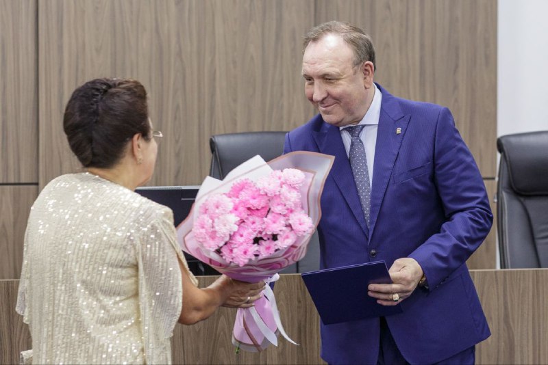 Леонид Фролов поздравил супружеские пары Иркутского района с Днём семьи, любви и верности Леонид Фролов поздравил супружеские пары Иркутского района с Днём семьи, любви и верности