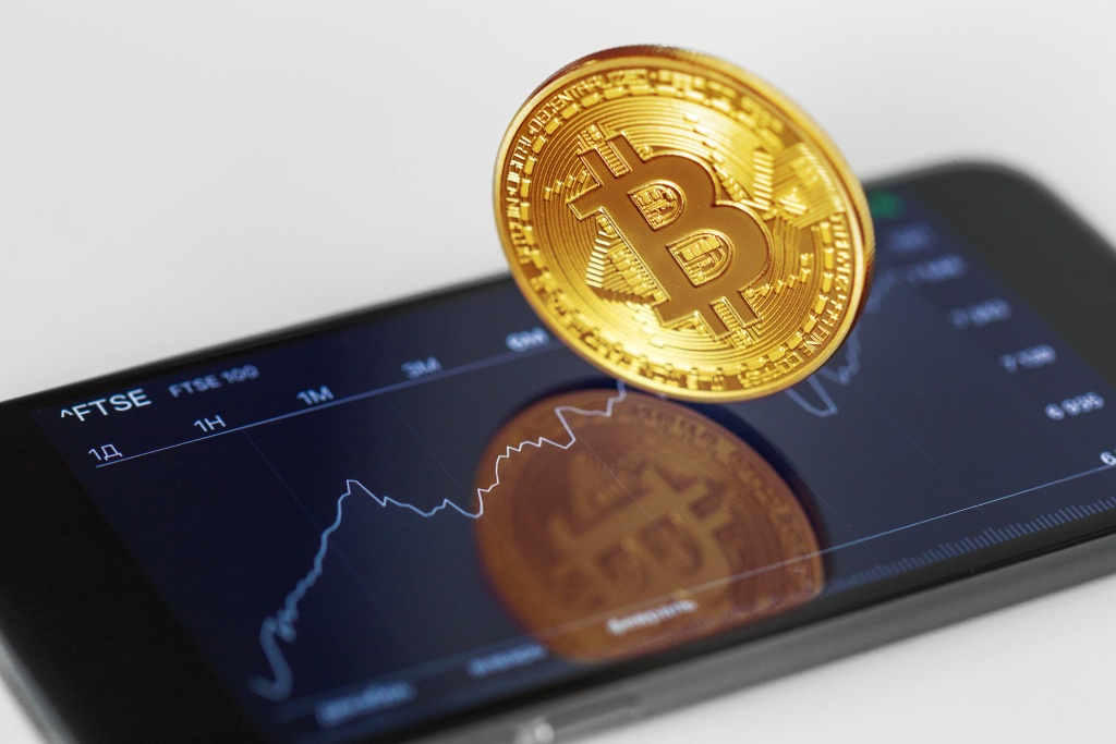 Биткоин подешевел до 62,3 тысячи долларов после недавнего подорожания Биткоин подешевел до 62,3 тысячи долларов после недавнего подорожания