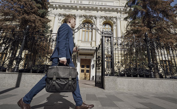 Зампред ЦБ Тулин заявил о превращении валютных счетов россиян в «де-факто рублевые» Зампред ЦБ Тулин заявил о превращении валютных счетов россиян в «де-факто рублевые»