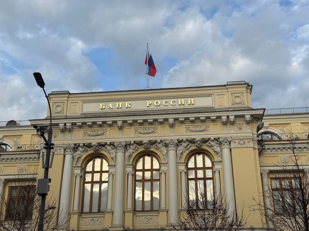 Стабильность на рынке депозитов: ставки в топ‑10 банков держатся на уровне 12,9%