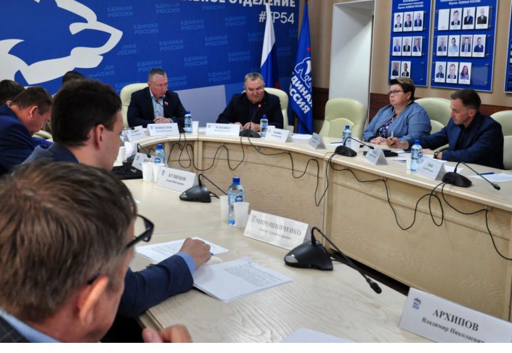 Депутаты ЗАКСа Новосибирской области обсудили правила парковки для большегрузов