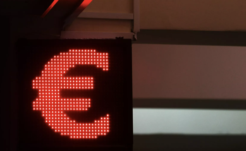Курс евро перешагнул за 108 рублей Курс евро перешагнул за 108 рублей