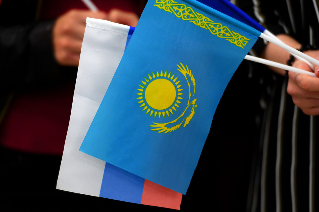 ЦБ Казахстана заявил о негативном влиянии на экономику санкций против России 