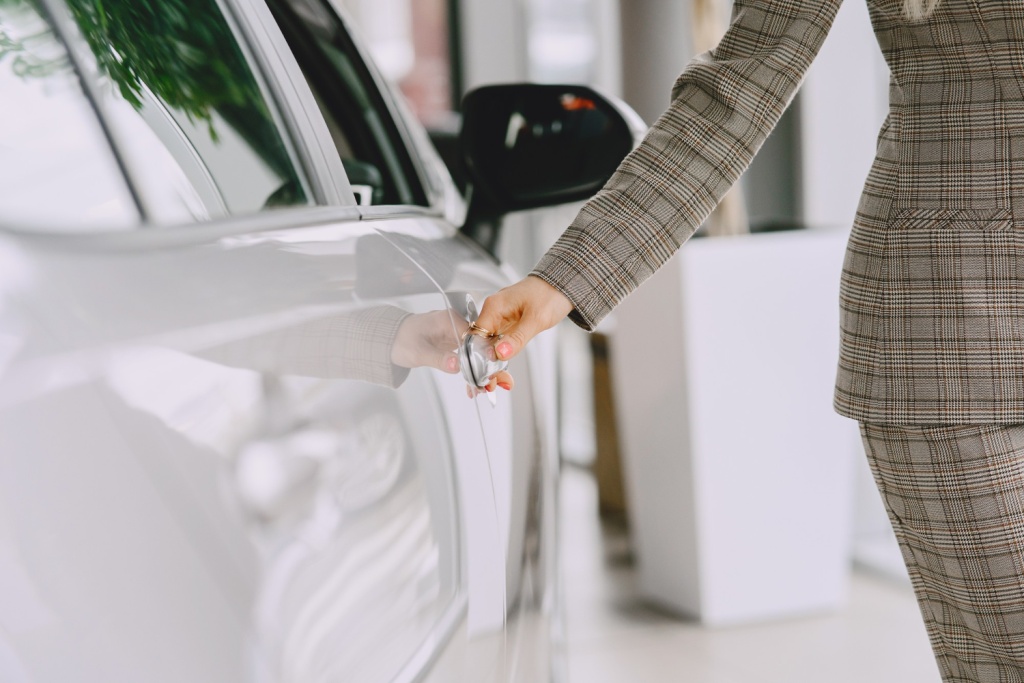 Продажи люксовых автомобилей в РФ выросли на 18% Продажи люксовых автомобилей в РФ выросли на 18%