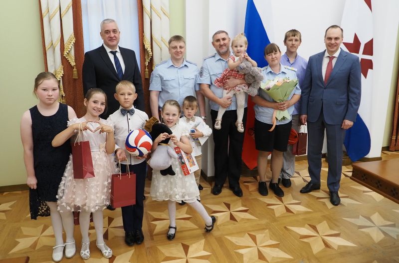 Глава Мордовии встретился с призёрами всероссийского конкурса «Полицейская семья»