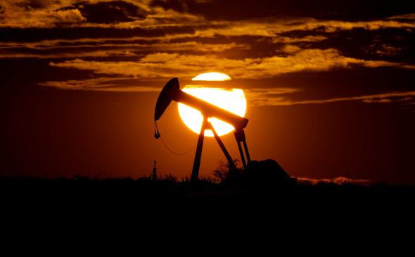 Цены на нефть снижаются, вновь завершая неделю в минусе Цены на нефть снижаются, вновь завершая неделю в минусе